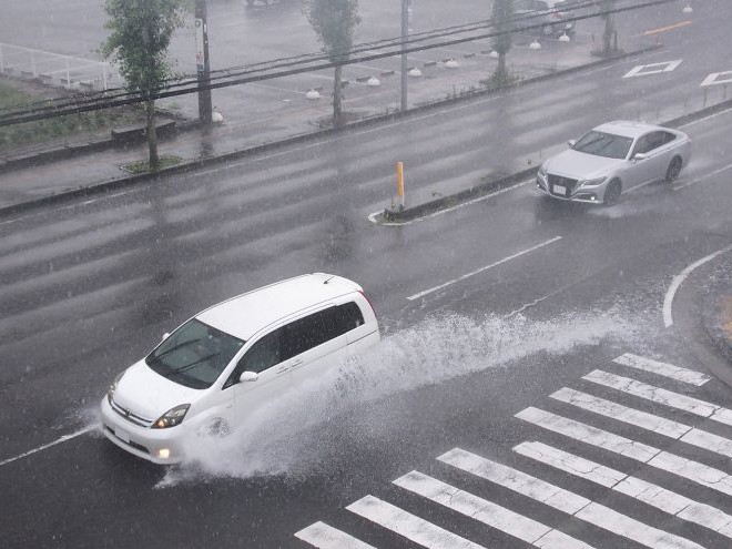 台風・ゲリラ豪雨・冠水に備える！ ドライバーが知っておきたい災害対策と愛車を守る方法とは？