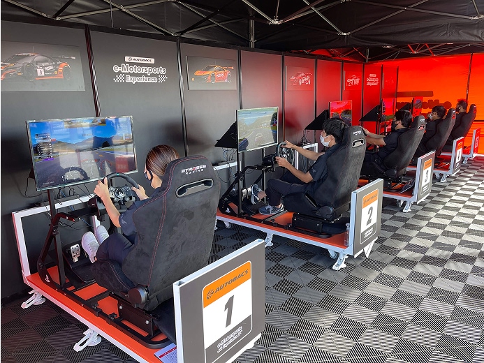 E-MOTORSPORTS EXPERIENCEの様子