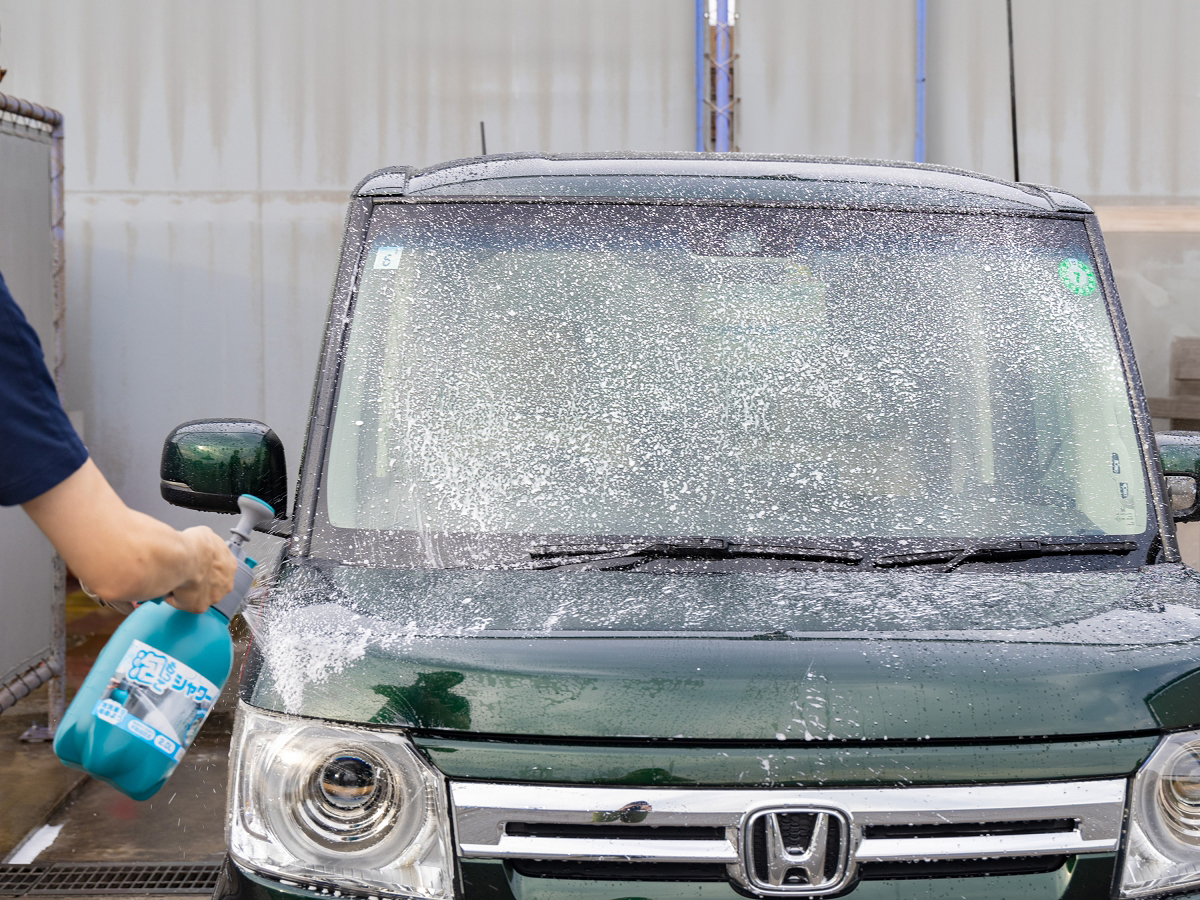 汚れを浮かび上がらせて落とすため、泡はたっぷりつける