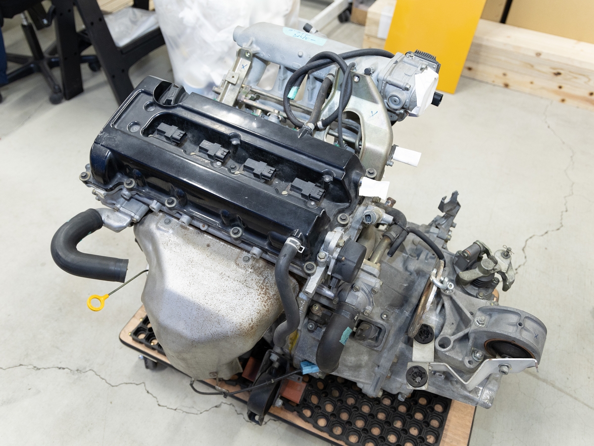 ▲シルバーのガライヤから降ろしたSR20VE。