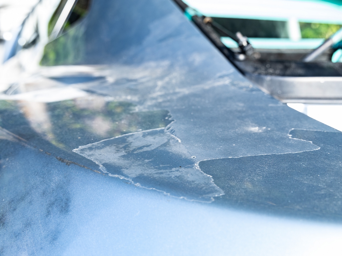 ▲シルバーのガライヤは紫外線や塩害により、ボディのコンディションも悪かった