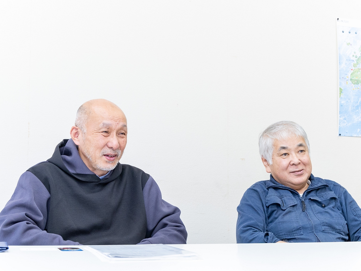 ▲レストアを担当したゴードンミラー社 顧問の田沼良之氏（画像左）とメインメカニックの甲斐一誠氏（画像