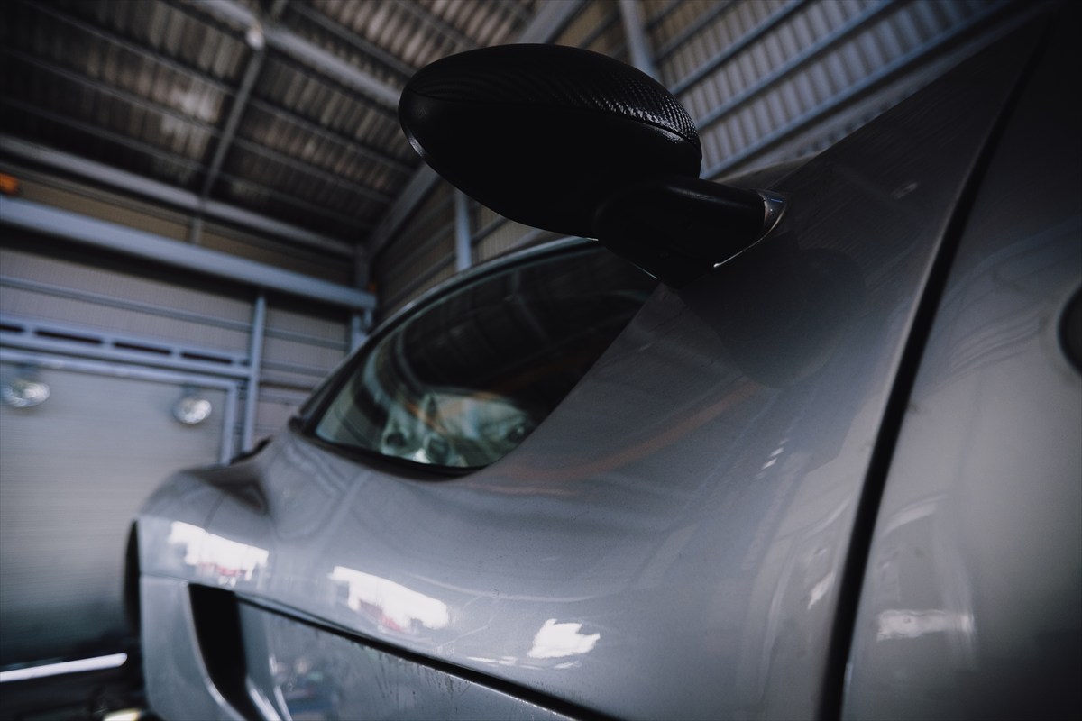 ▲ランボルギーニのように上に向かって開く「シザーズドア」もガライヤの特徴だ（写真：Naoto Sak