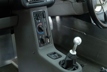 ▲エアコンが動かないことの原因究明は、甲斐氏にとって一番、思い出に残った作業だという