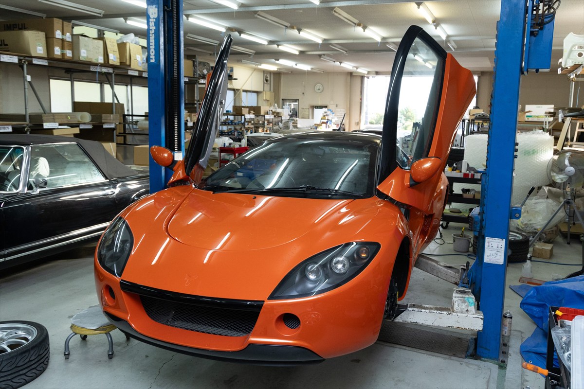 最初からボディカラーはオレンジだったかのように、隅々まで丁寧にペイントが施されている