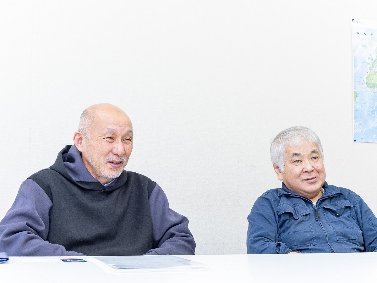 レストアを担当したゴードンミラー社 顧問の田沼良之氏（画像左）とメインメカニックの甲斐一誠氏（画像右