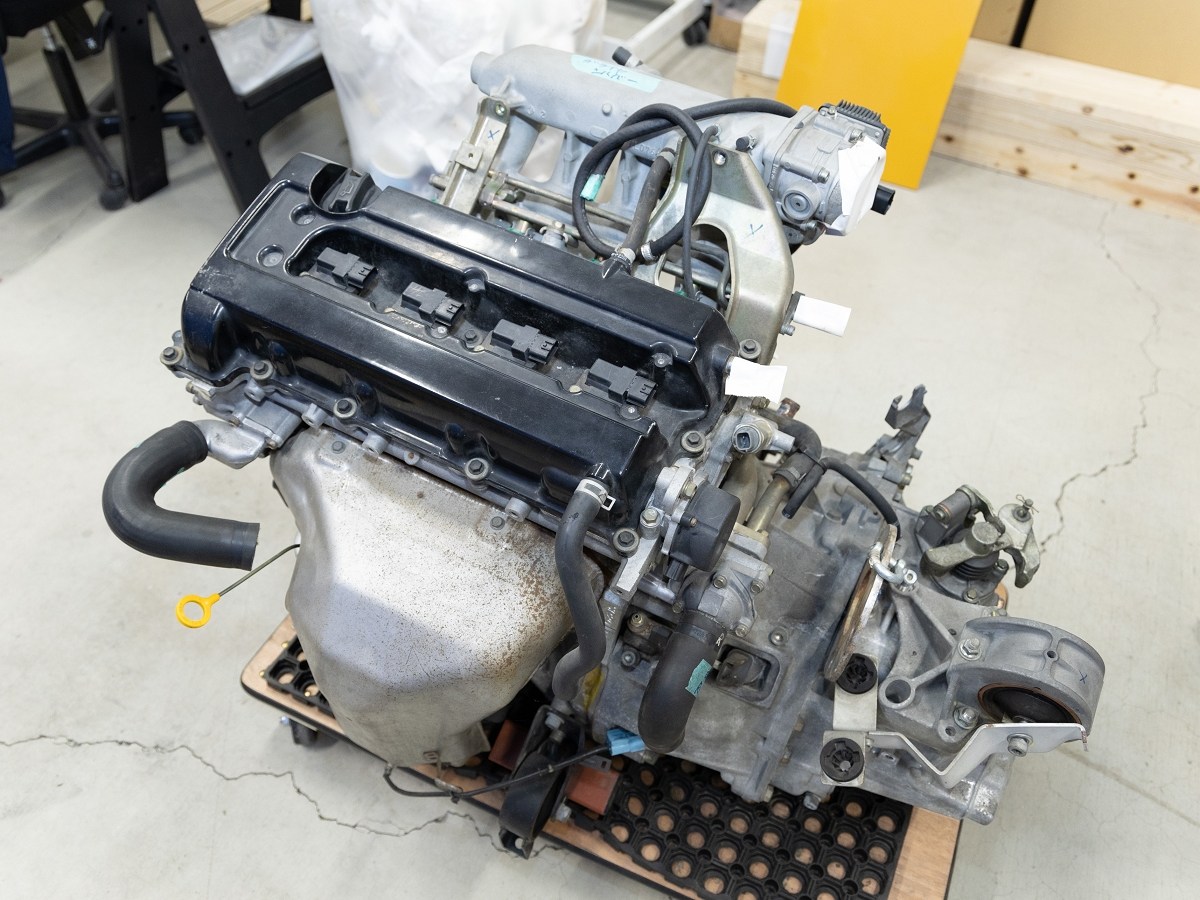 エンジンマウントとエンジンブロックにクラックが見つかり、エンジンの再利用は難しかった