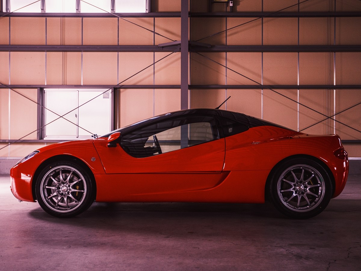 ▲20年も前にデザインされたと思えない美しいシルエット。ボディはもちろん、ホイールやウィンドウも新車