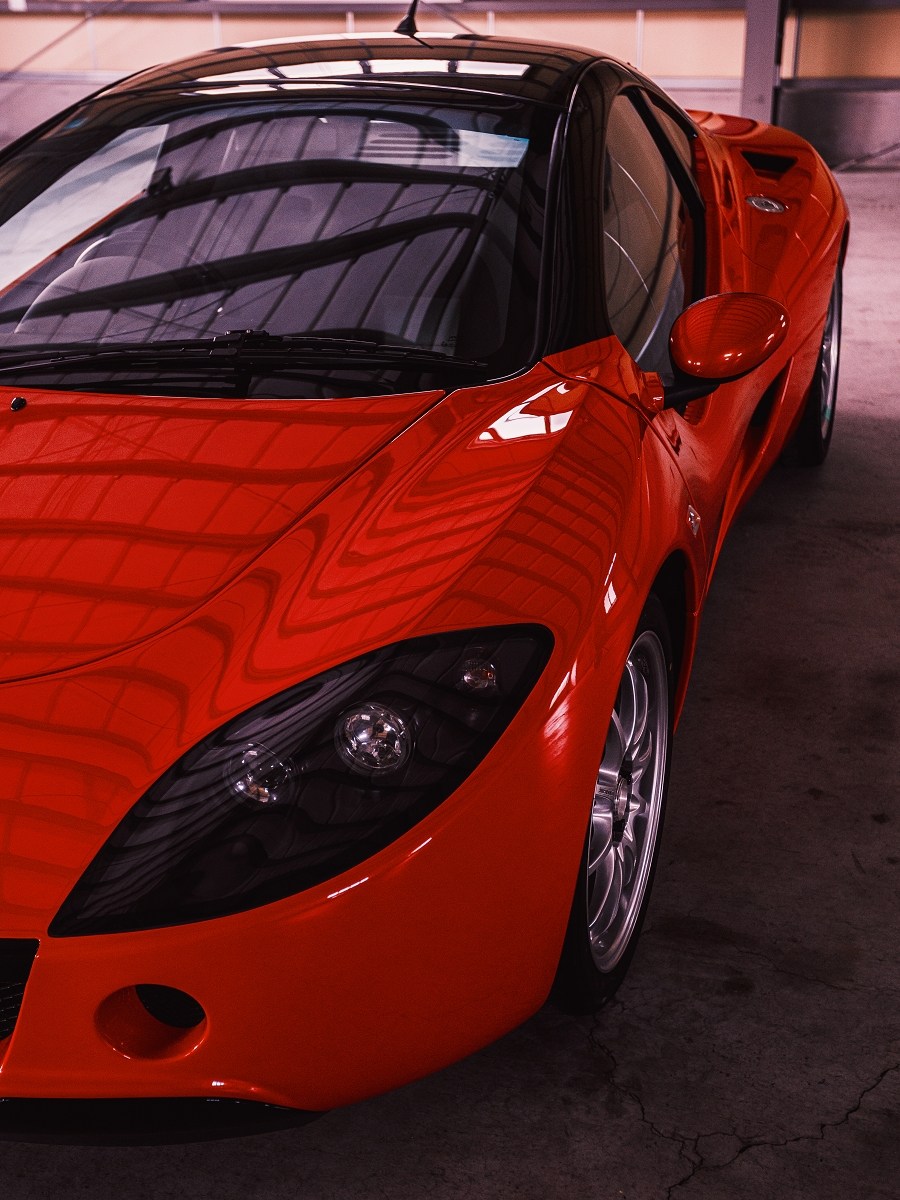 ▲佇んでいるだけなのに、高い性能と「走るためのクルマ」というオーラが感じられる