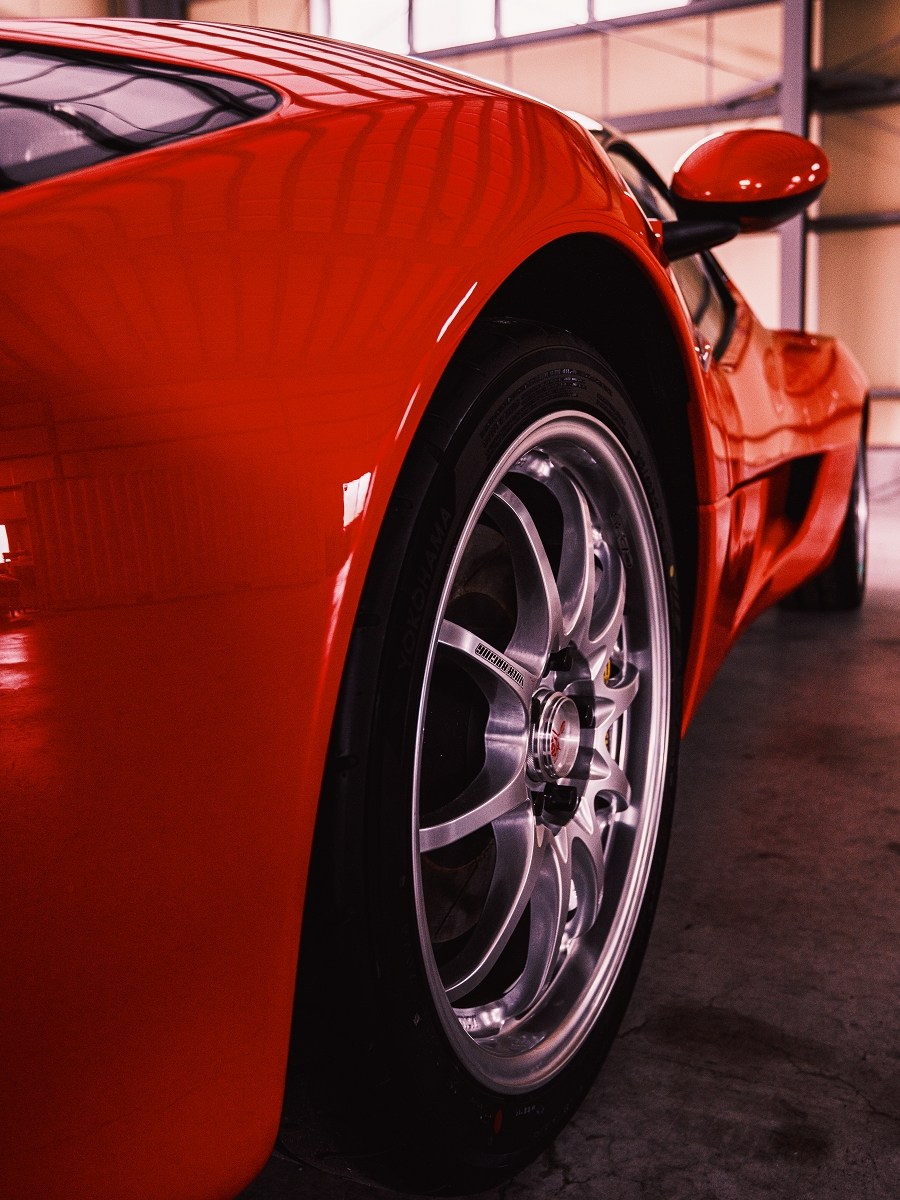 ▲ホイールにはレイズ「ボルクレーシングCE28」の10本スポークモデルを装着