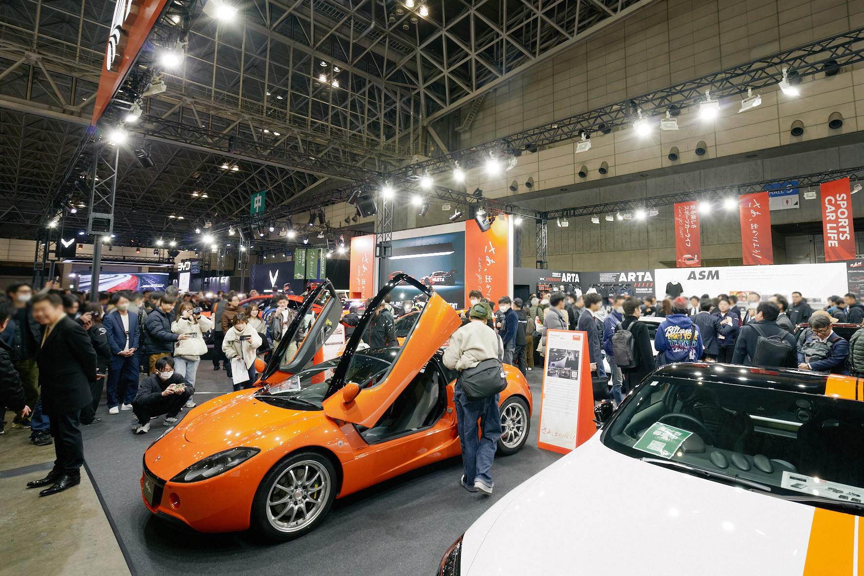 ▲「東京オートサロン2026」の会場では多くの人に注目された（写真：インディ／ヒャクマンボルト）