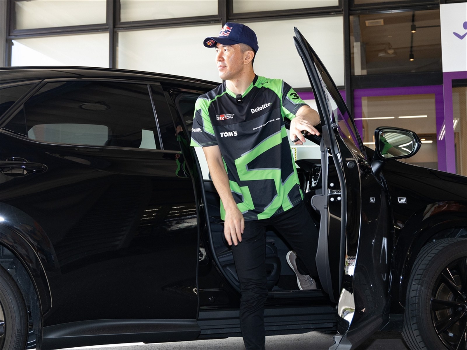 ▲そういって見せてくれたのがNX350 F SPORT。笹原選手によく似合っている！