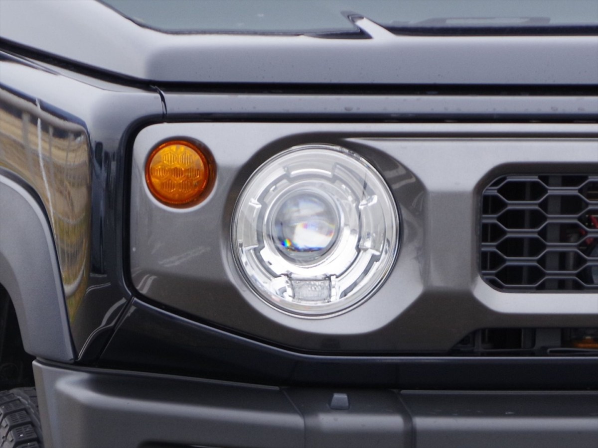 ▲「XC」のLEDヘッドライトは、ロービーム、ハイビーム、ポジションライトが一体化されている