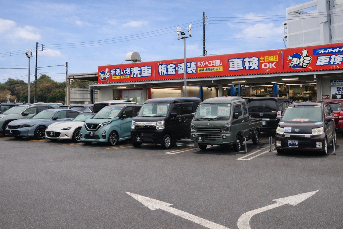 ▲手頃な価格の軽自動車から最新の「アルファード」まで在庫は多い
