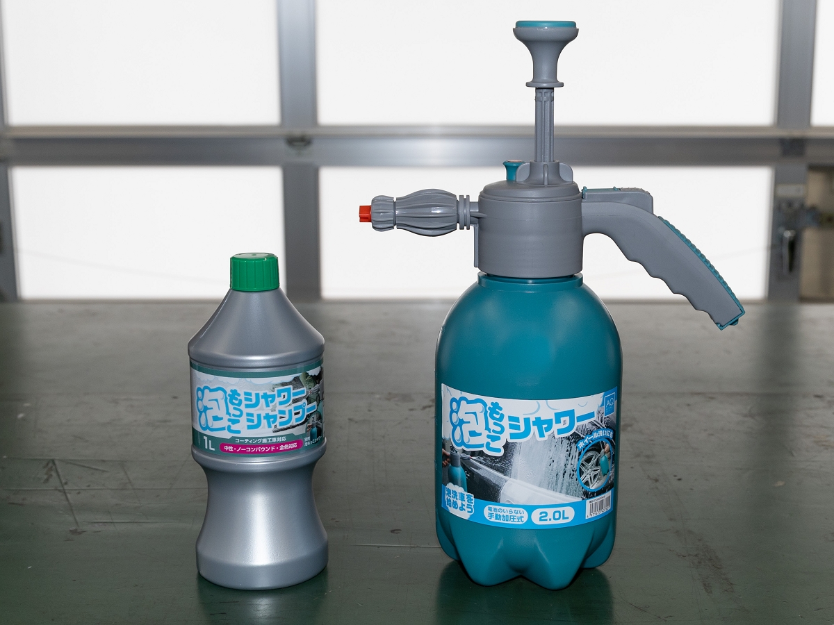 ▲「AQ. 泡もっこシャワー用シャンプー  1L」と「AQ. 泡もっこシャワー 2L」