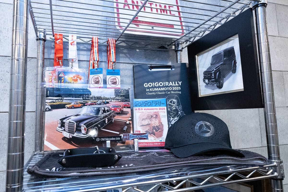 ▲リビングの一角に、これまでに参加したイベントの記念品が飾られている