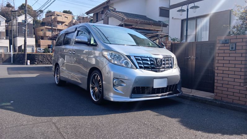 ▲臼井さんの所有するアルファード（臼井さん写真提供）