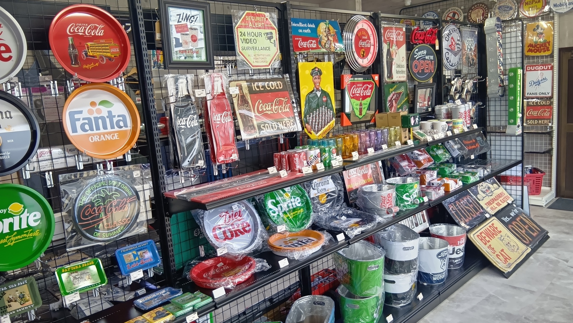 ▲店内入口にはアメリカン雑貨も売られている