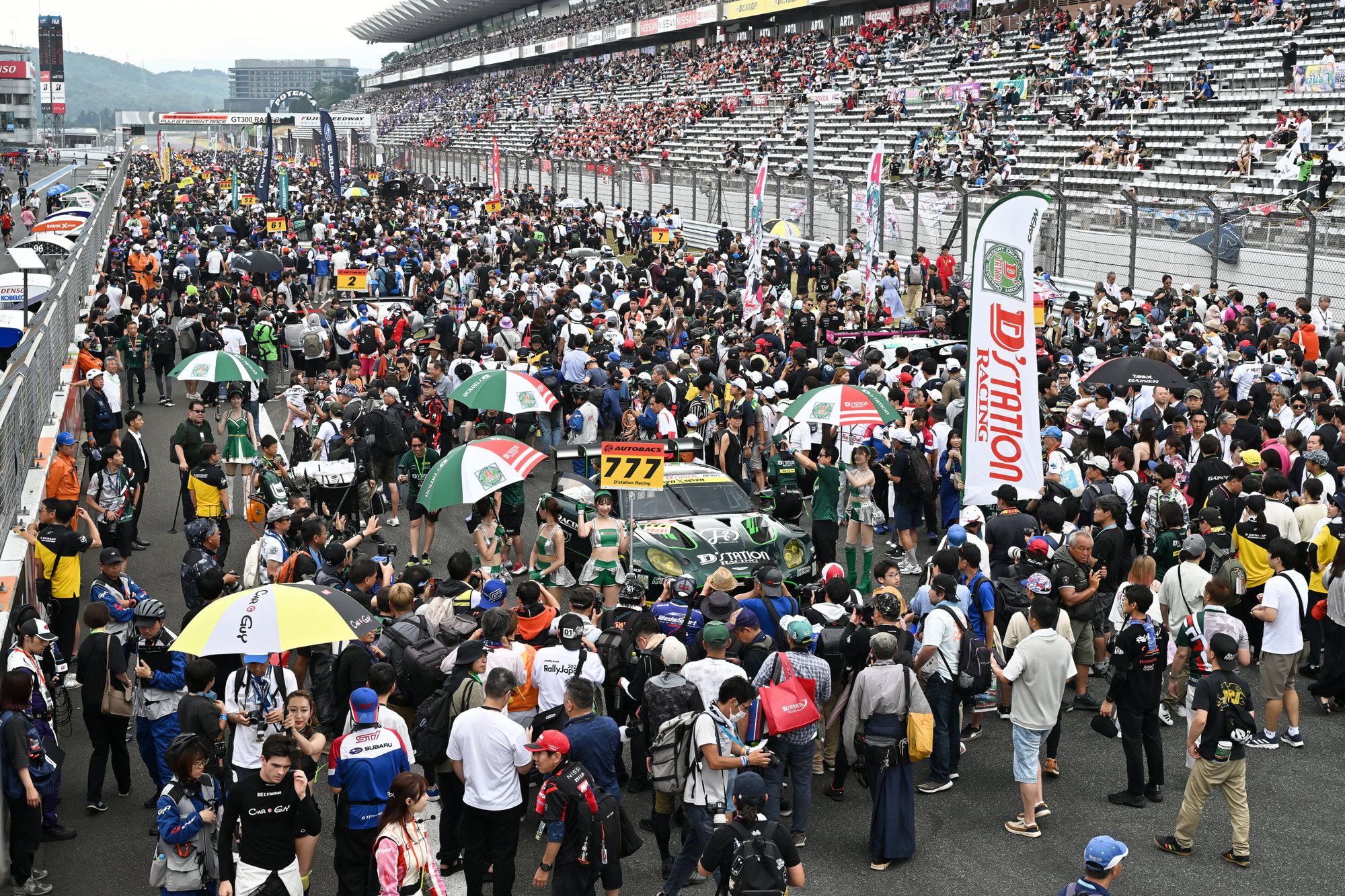 ▲「グリッドウォーク」はドライバーとファンがもっとも接近できるイベントのひとつ。