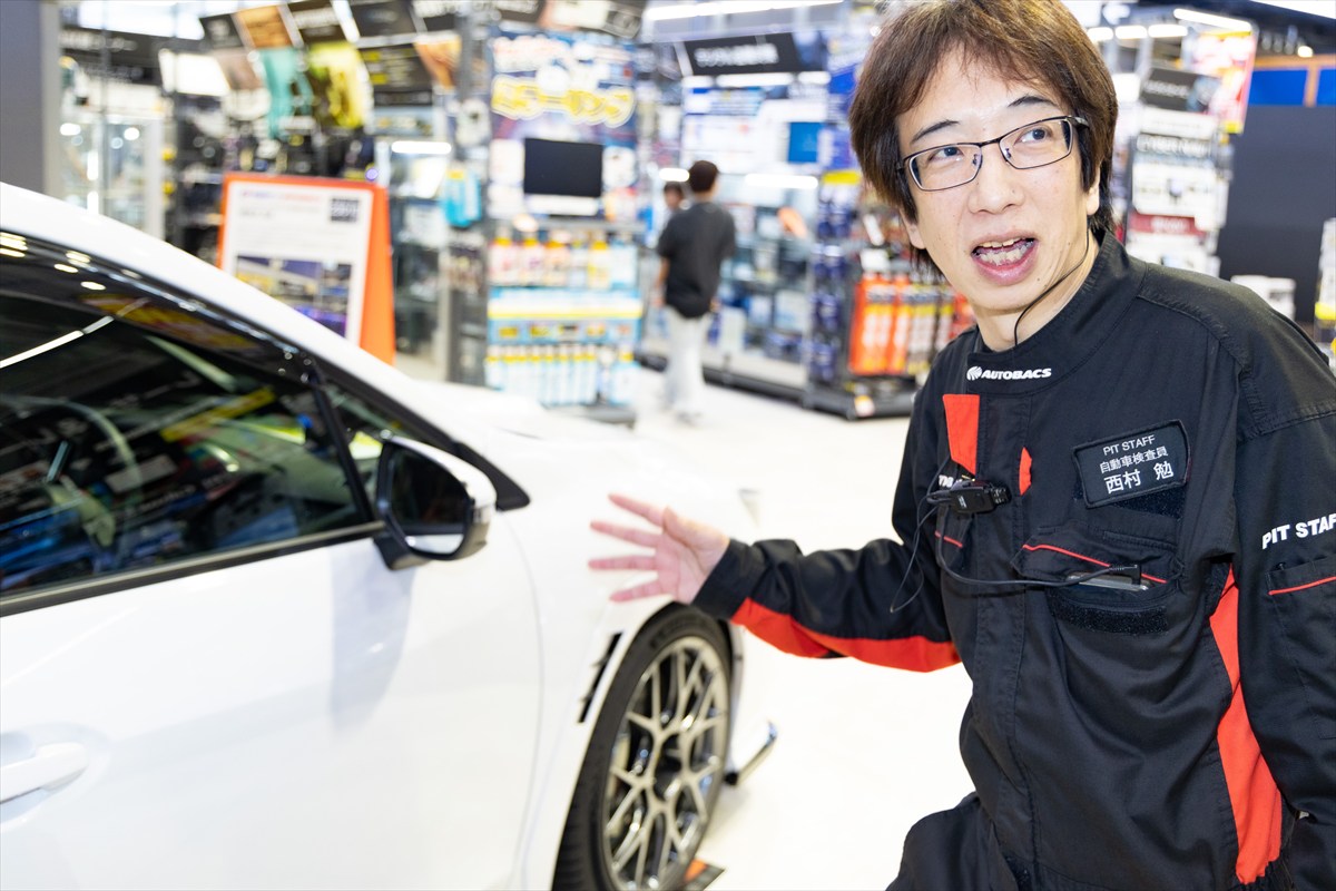 ▲WRX S4の説明をする西村さん。実際に体験してみると極上の音響に驚かされた