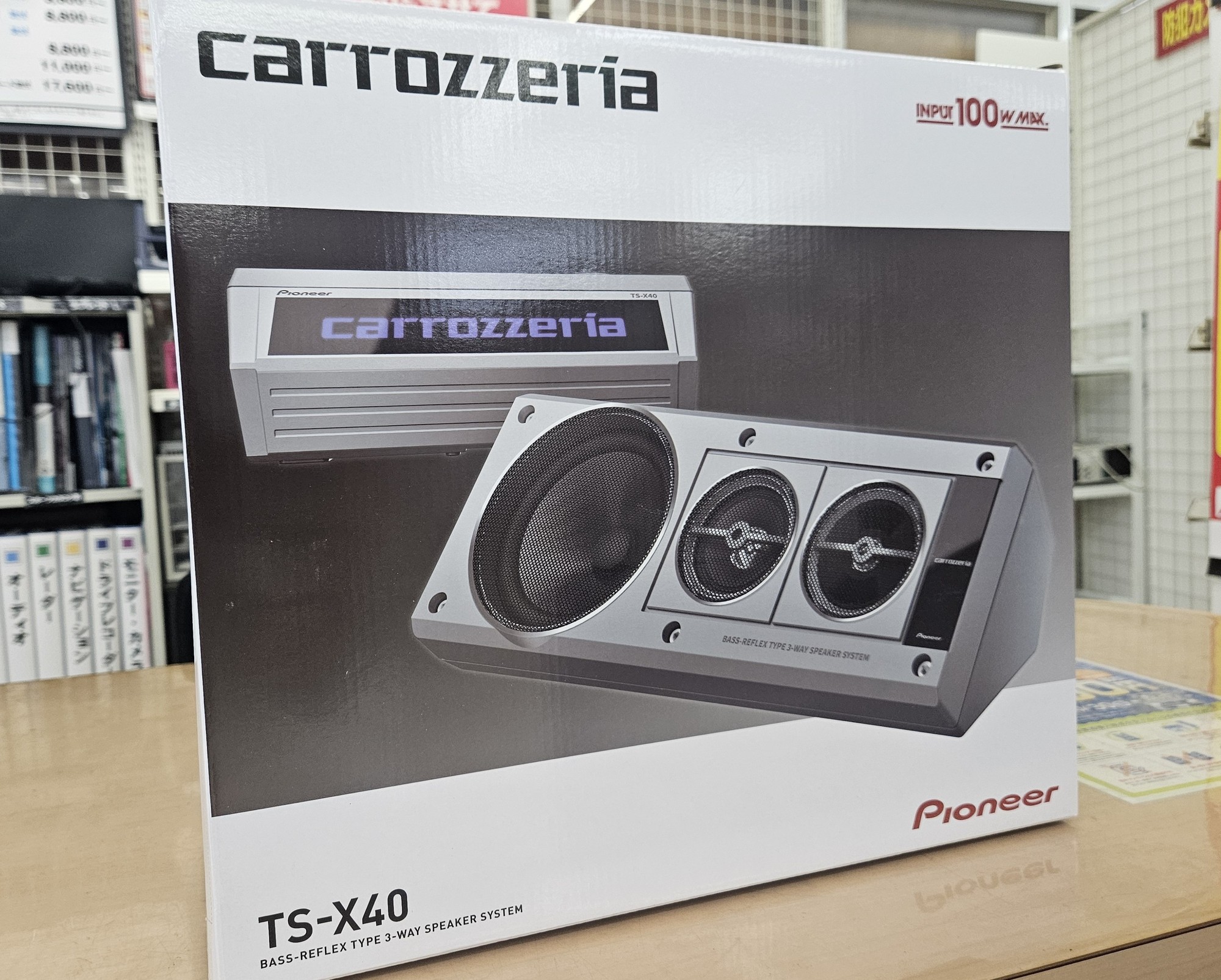 ▲新しいスピーカーが入荷すると、毎回「今度はどんな車に取り付けるんだろう？」とワクワクするという