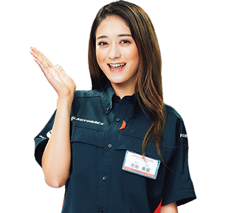 メガホンで叫ぶ池田美優さん