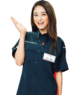 メガホンで叫ぶ池田美優さん
