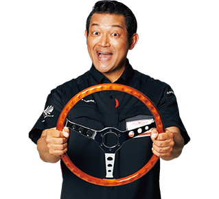 ハンドルを握る山口智充さん