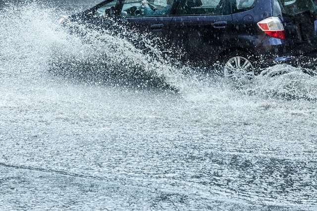 注意したい夏のゲリラ豪雨と台風