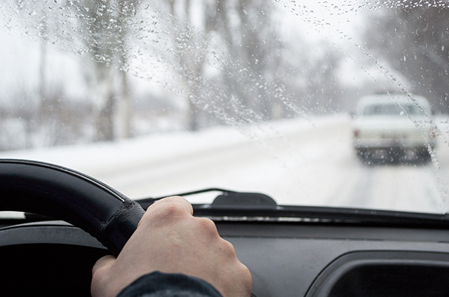 冬の凍結路面は危険がいっぱい！通り慣れた道でも細心の注意を